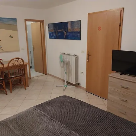 App Antonija בית הארחה *