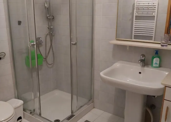 招待所 App Antonija *