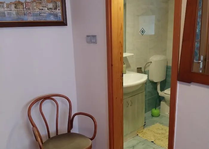 App Antonija 招待所 *