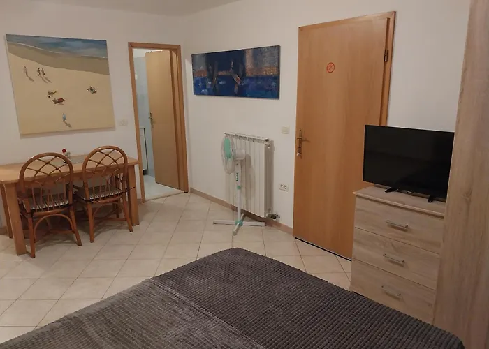 App Antonija 招待所 *